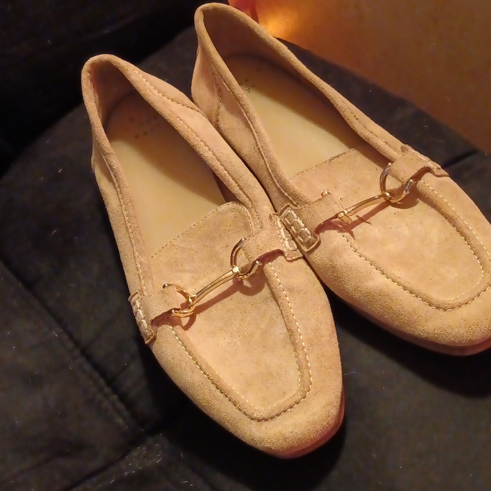 Women's size 10 flat loafers tan